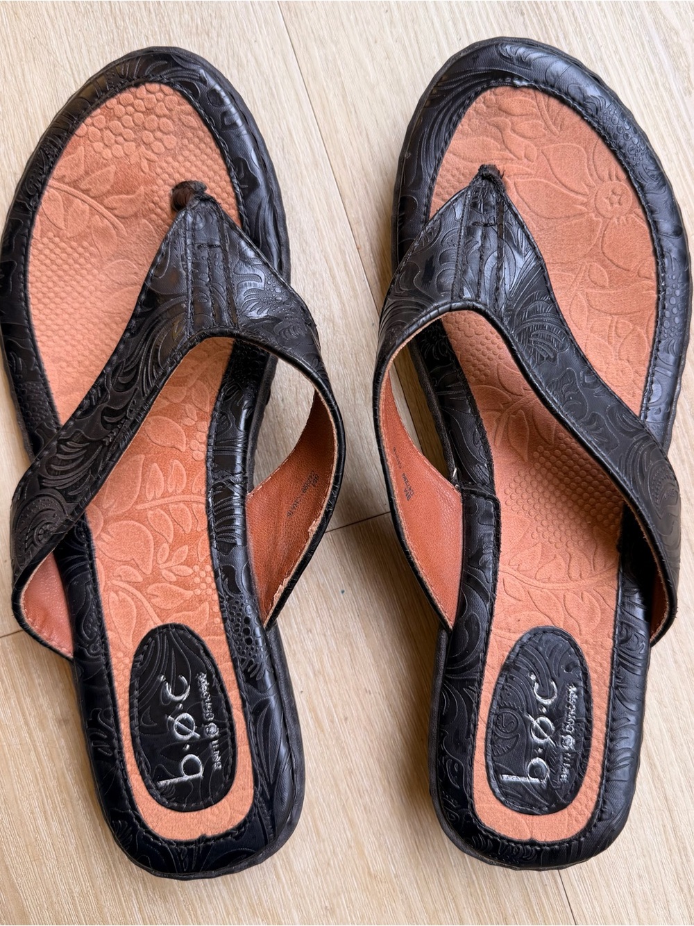 b.ø.c. Women's Black  sandals size 8